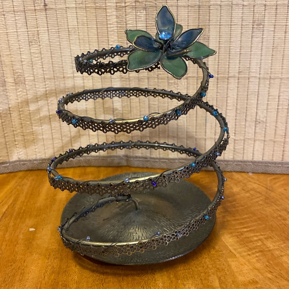 Vintage flower earring holder